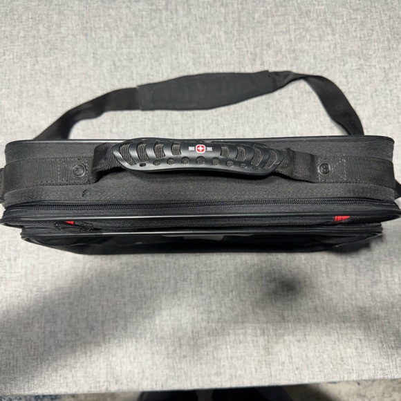 Wenger Swiss Army Laptop Briefcase - Picture 2 of 11
